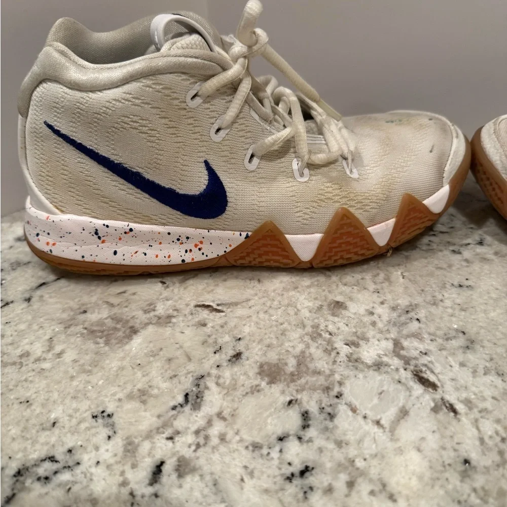 Nike Kids' Youth Kyrie 4 Basketball Shoes, Size: 3
